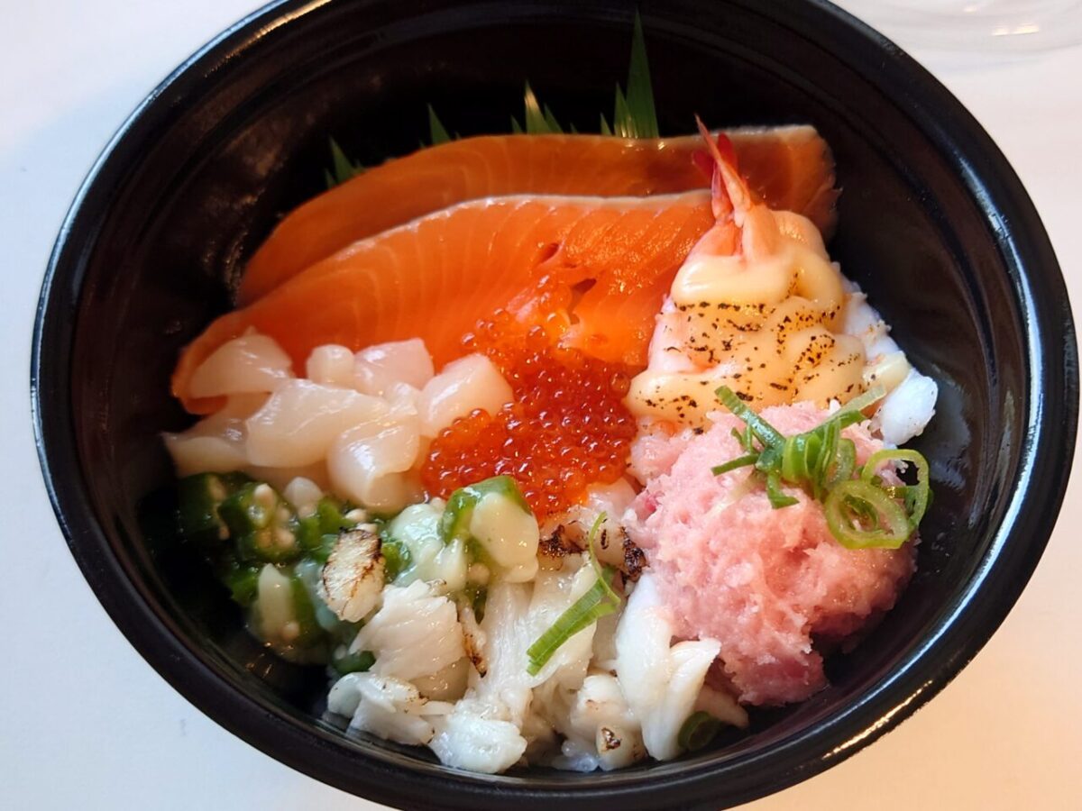 茅ヶ崎「魚丼　ちがさき店」/豪華海鮮丼が¥595〜！！しかし、ウーバーしたら高かった…