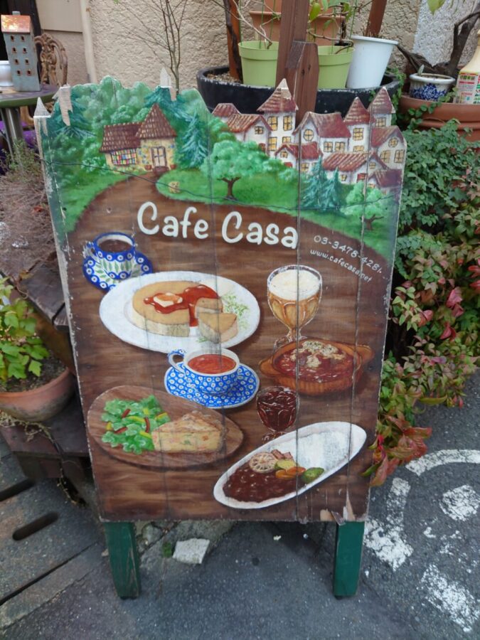 Gaienmae “Cafe Kasa CASA” / Delicious coffee and pancakes in a warm and soft space