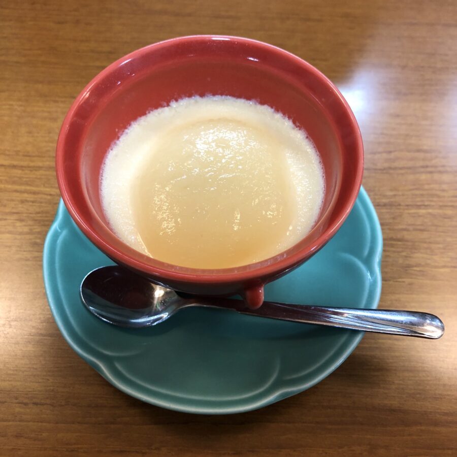 Sakekasu Pudding” at Takitaro Japanese Restaurant in Yamagata Prefecture / Refreshing apple paste and rich sakekasu pudding for adults